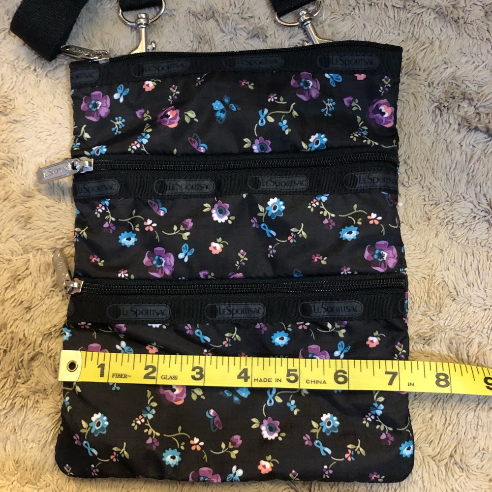LeSportsac  Womens multi color cross body adjustable length purse - Picture 6 of 7